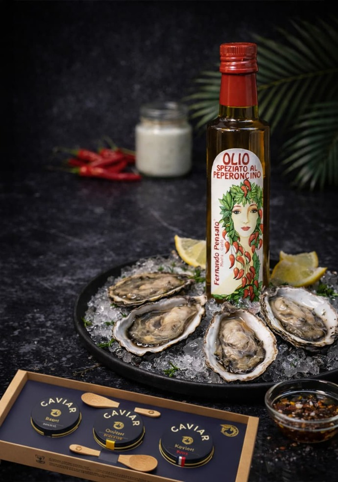 Accords entre huitres Prat-ar-coum, skyr, l'huile olive pimentée pensato et le coffret de caviar de kaviari.